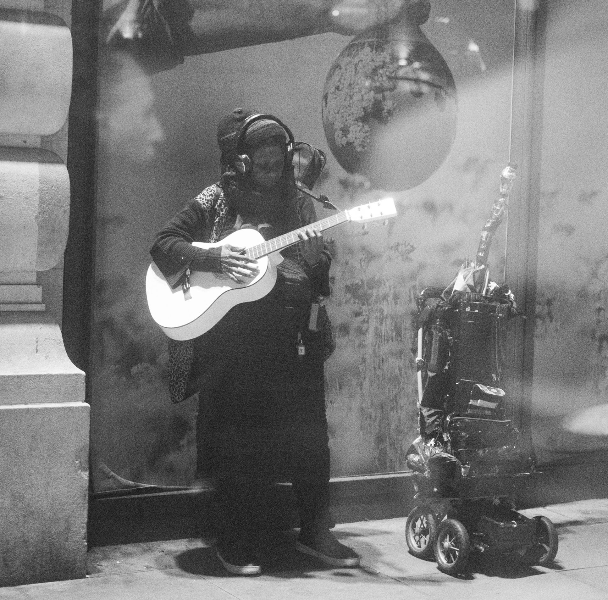 Street artist with a guitar in black and white